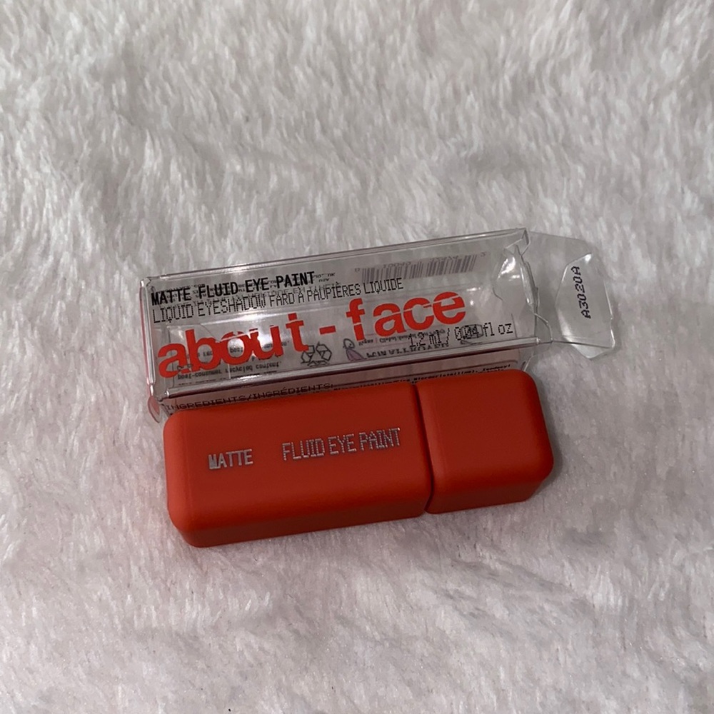 About Face matte fluid eye paint (marigold)